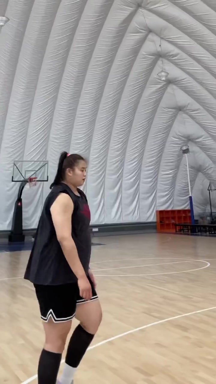 嚯，好魁梧！大寶貝劉禹彤背打你，你能頂住嗎？