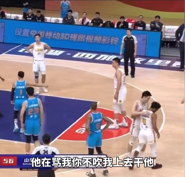 被庫克罵毛了？高詩巖對裁判說：他再罵我你不吹，我就上去干他?。ǜ咴妿r對新疆）